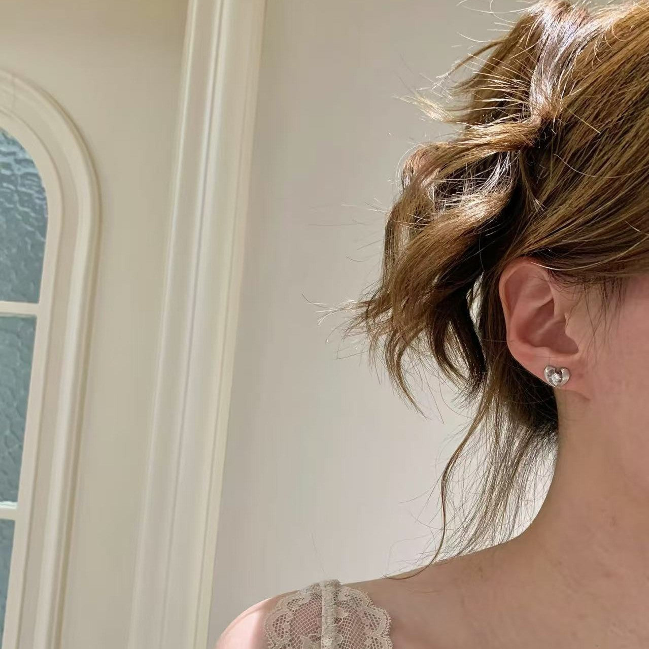 Sterling Silver S925 High Carbon Diamond Heart Brushed Earrings Light Luxury Dynamic Personality Small Exquisite Unique Stunning Earrings