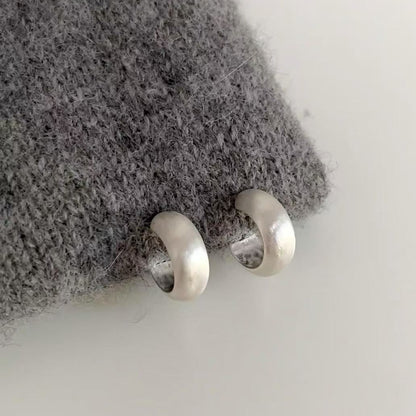 High-end Minimalist Brushed Earrings Elegant Simple Fashionable Minimalist Versatile Earrings Studs