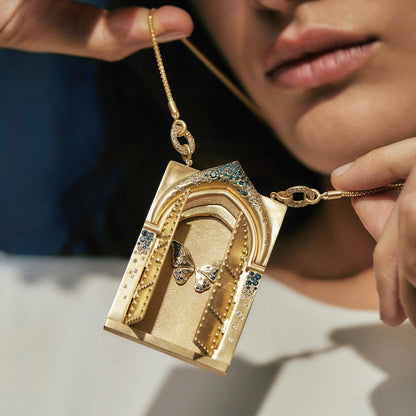 Vintage Element Tarot Card Open and Close Necklace Butterfly Gate of Rebirth Inlaid Diamond Pendant Design Heavy Craft Gold-Plated Jewelry