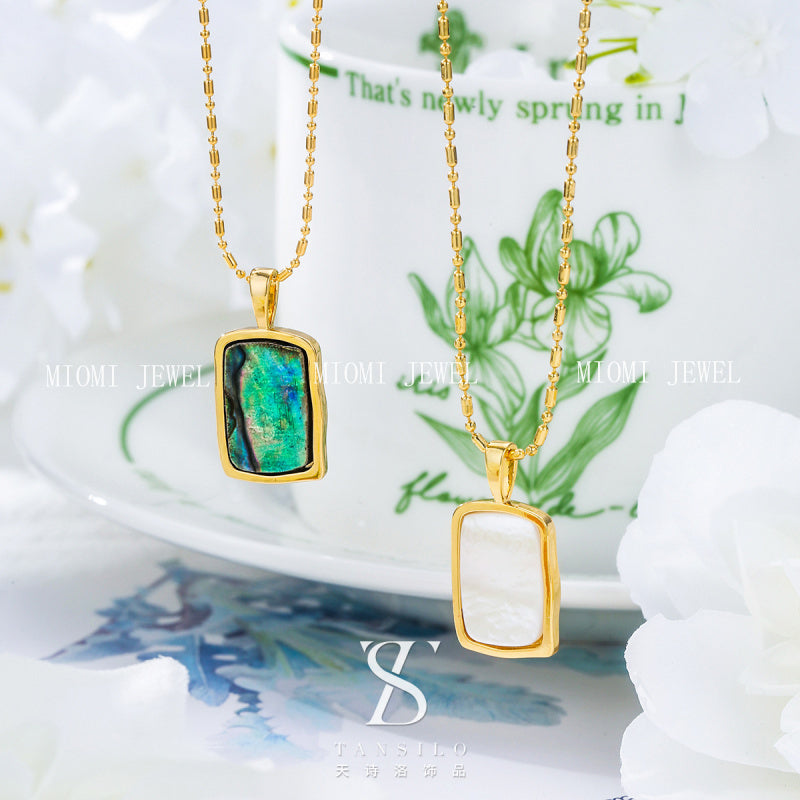 18K Gold Plated Abalone Shell Necklace Light Luxury High-end Square Pendant Necklace for Women Non-fading Mother-of-pearl Necklace Collarbone Chain