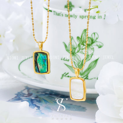 18K Gold Plated Abalone Shell Necklace Light Luxury High-end Square Pendant Necklace for Women Non-fading Mother-of-pearl Necklace Collarbone Chain