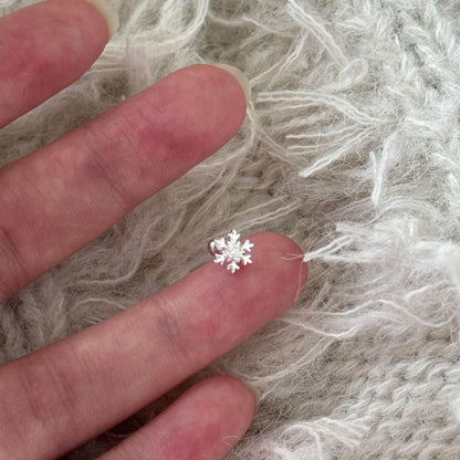S925 Sterling Silver Snowflake Stud Earrings for Women, Niche Design, Simple and Versatile, Korean Christmas Ear Piercing Jewelry