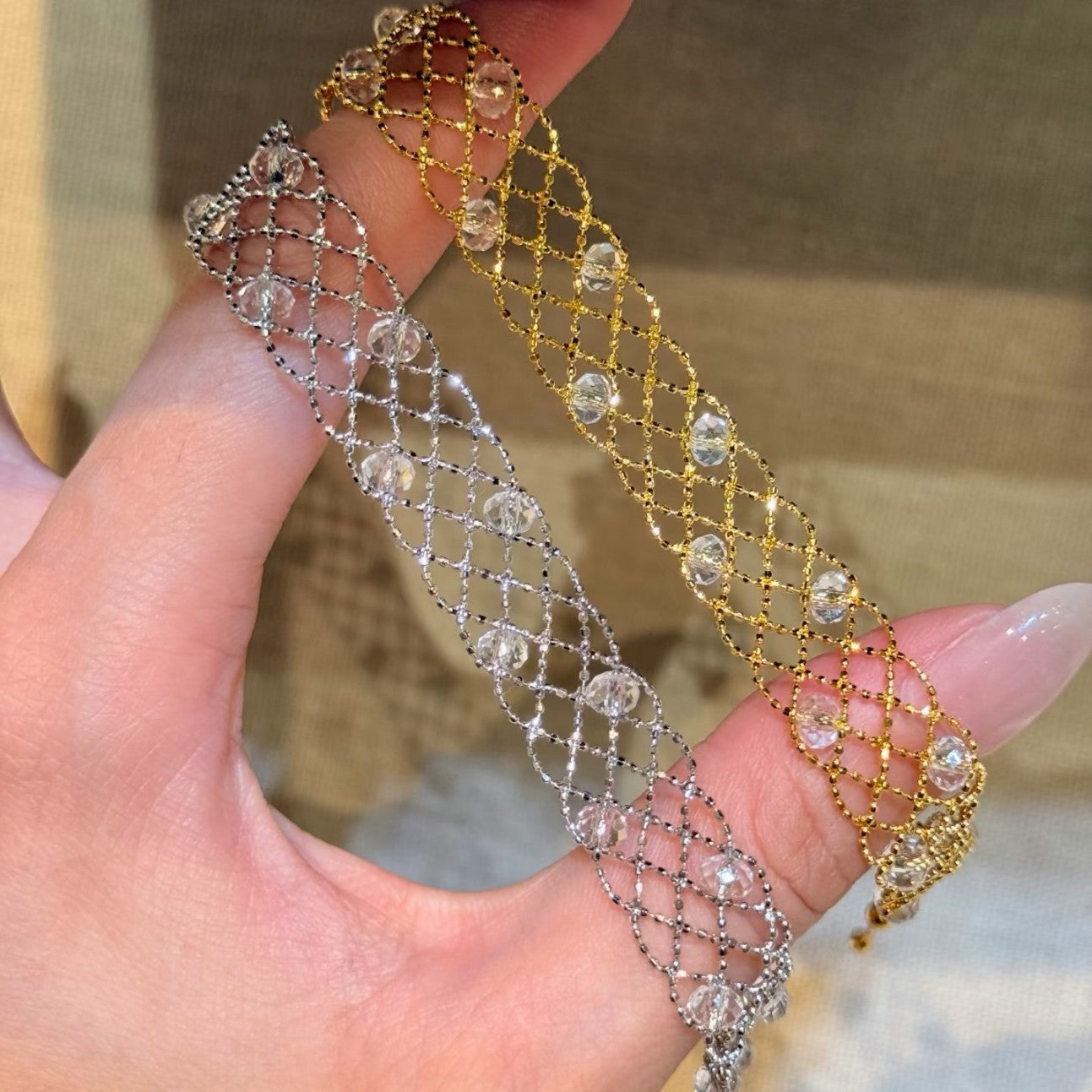 Pure Silver S925 French Retro Sparkling Hollow Lace White Crystal Bracelet Light Luxury Fashionable Elegant Jewelry