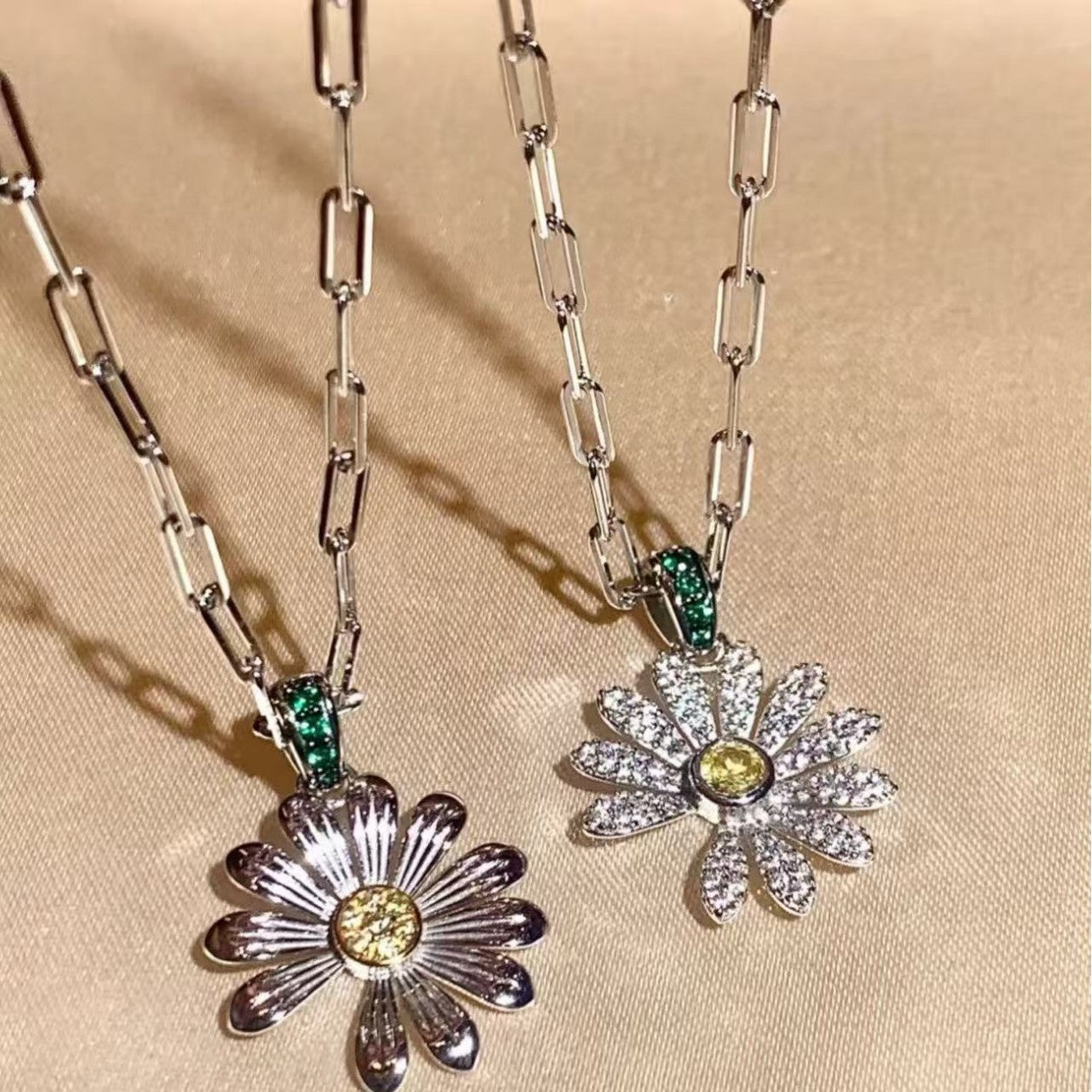 Pure Silver S925 G-Dragon Same Style No Diamond Small Daisy Necklace Light Luxury Unique High-end Elegant Forest Style Collarbone Chain