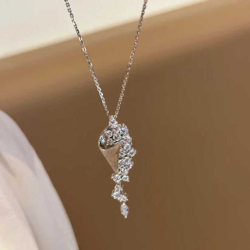 Brushed Craft High Carbon Diamond Galaxy Full Diamond Hourglass Necklace French Retro Sparkling Diamond Collarbone Chain Light Luxury Simple Jewelry