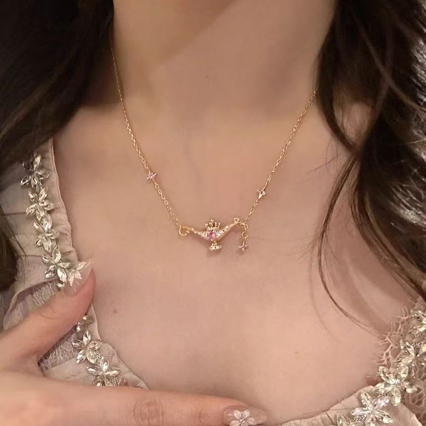 Aladdin's Lamp Necklace for Women, Light Luxury Style, Sparkling Micro Inlay, Dynamic Plated Pendant, Niche Personality Design, Clavicle Chain