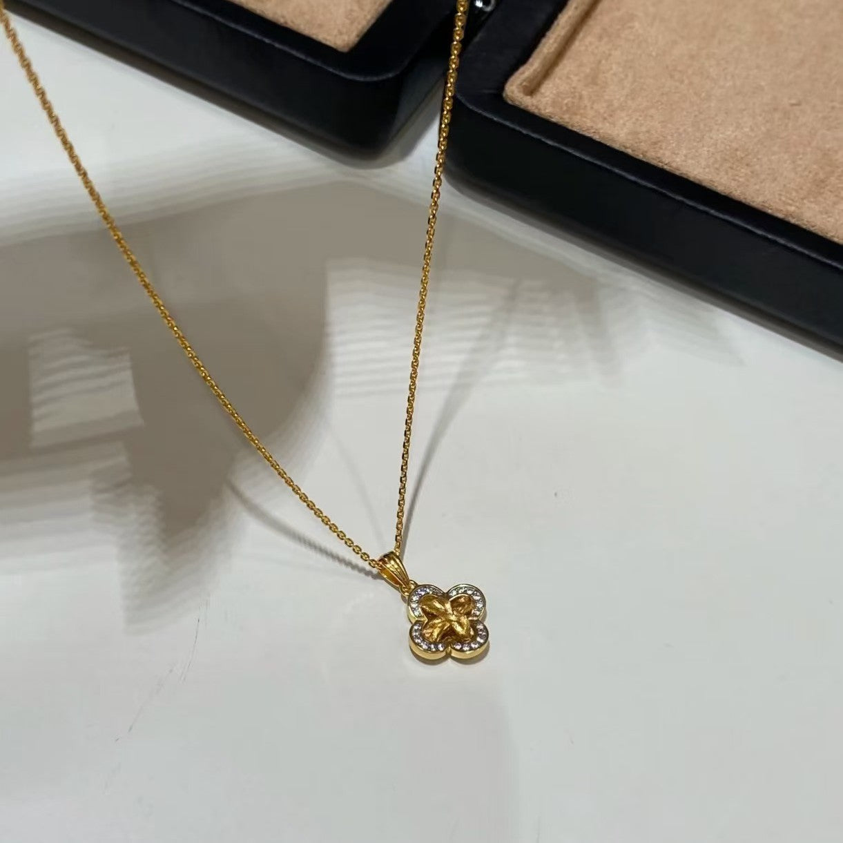 Italian Vintage Brushed Light Luxury Pure Silver S925 Brushed Inlaid Diamond Four-Leaf Clover Necklace Niche Design High-End Feel