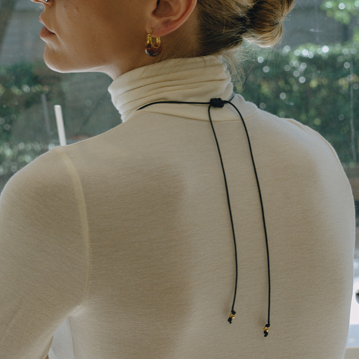 Amber Resin Black Rope Long Necklace Fashion Accessory for Women Autumn Winter Sweater Chain Popular Jewelry