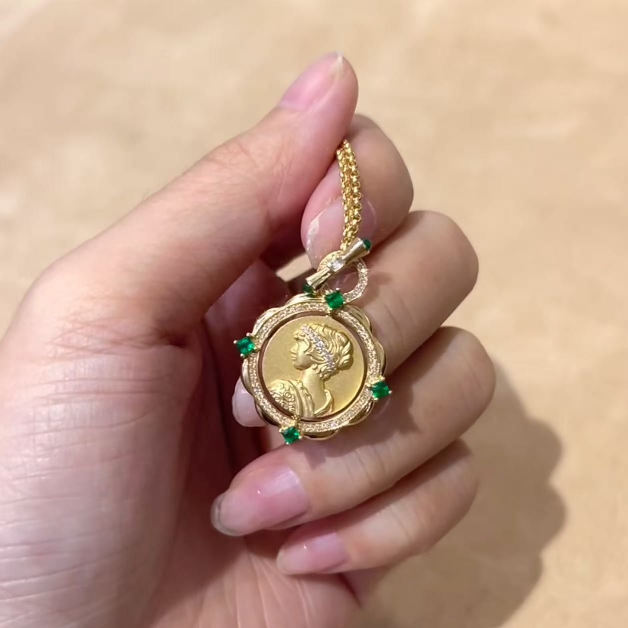 Sterling Silver S925 Brushed Craftsmanship Emerald Queen Double-Sided Rotatable Necklace Exquisite Unique Temperament Collarbone Chain