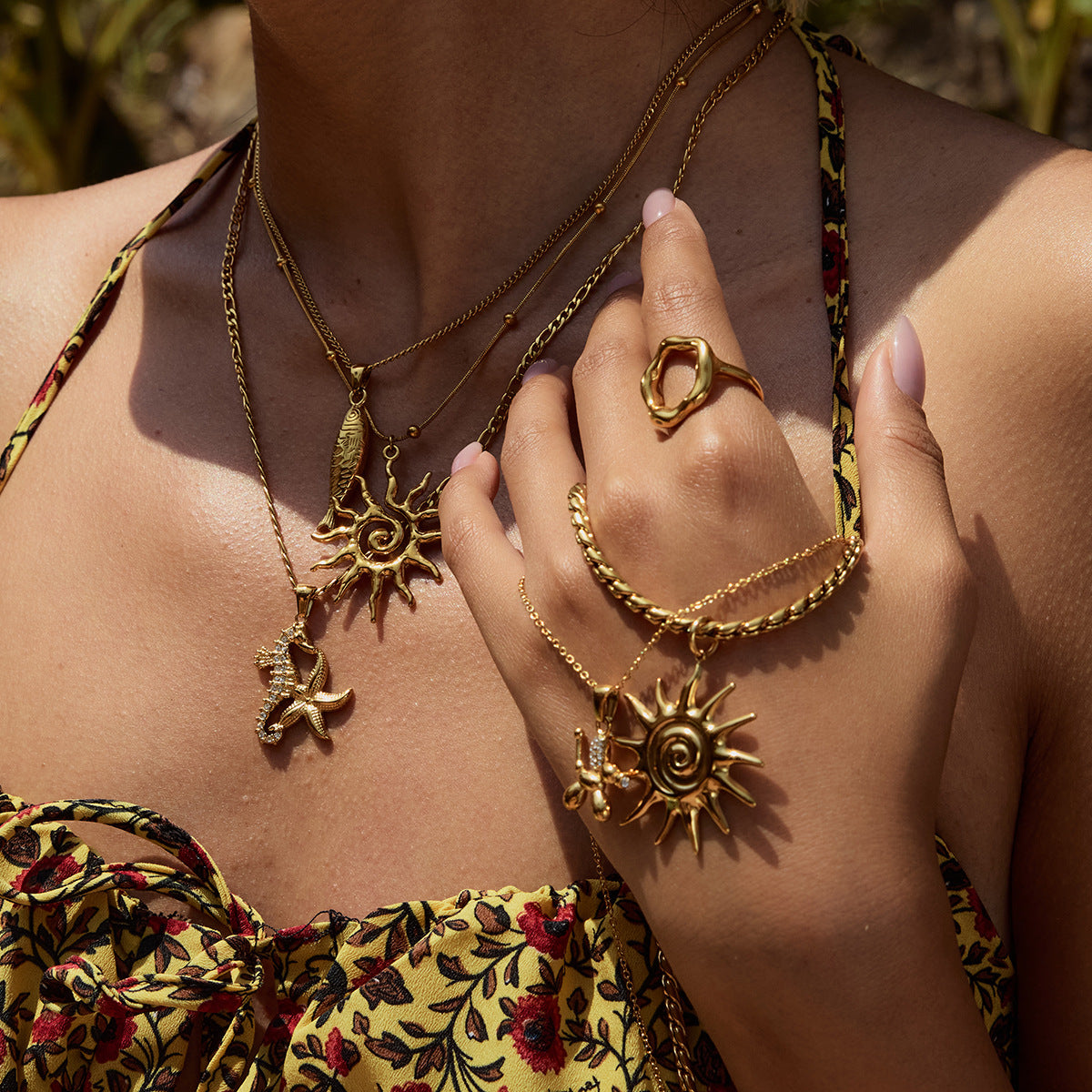 Stainless Steel Vacation Jewelry Titanium Steel Necklace Light Luxury High-End Clavicle Chain Neck Chain Accessory for Women