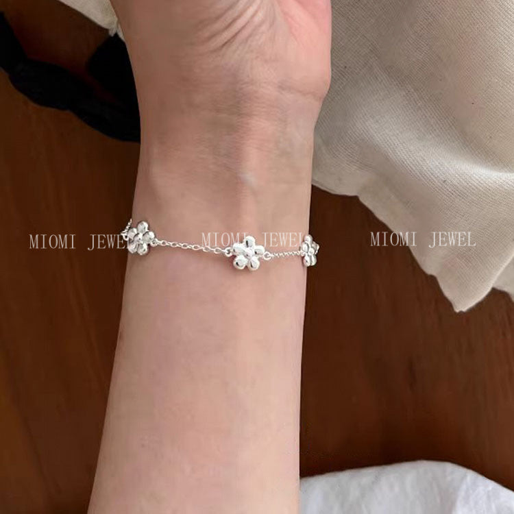 S925 Sterling Silver Small Flower Bracelet for Women, Mori Style, Fresh and Sweet, Simple and Elegant, Smooth Surface Flower Best Friend Jewelry