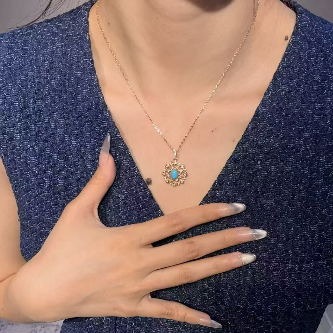Sterling Silver S925 Niche Palace Style Hollow Snowflake Turquoise Necklace High-end Vintage Light Luxury Versatile Collarbone Chain