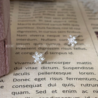 S925 Sterling Silver Snowflake Stud Earrings for Women, Niche Design, Simple and Versatile, Korean Christmas Ear Piercing Jewelry