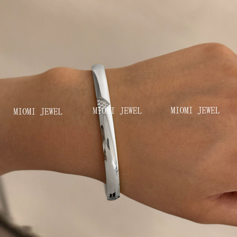 2025 New Stainless Steel Bracelet Hot-Selling Luxury High-End Micro-Paved Zirconia High-Grade Women's Bracelet