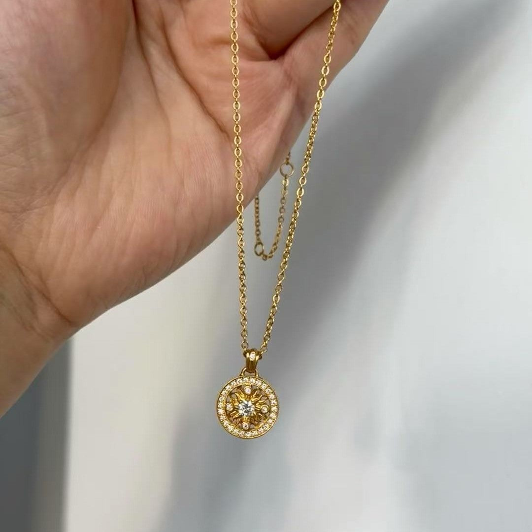 S925 Sterling Silver Old Shop Same Style Sun Totem Necklace Light Luxury Sunflower Round Pendant with Diamond Clavicle Chain