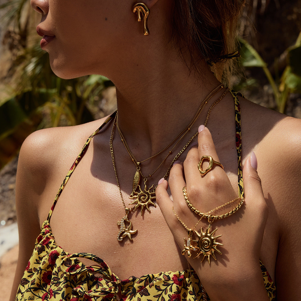 Stainless Steel Vacation Jewelry Titanium Steel Necklace Light Luxury High-End Clavicle Chain Neck Chain Accessory for Women