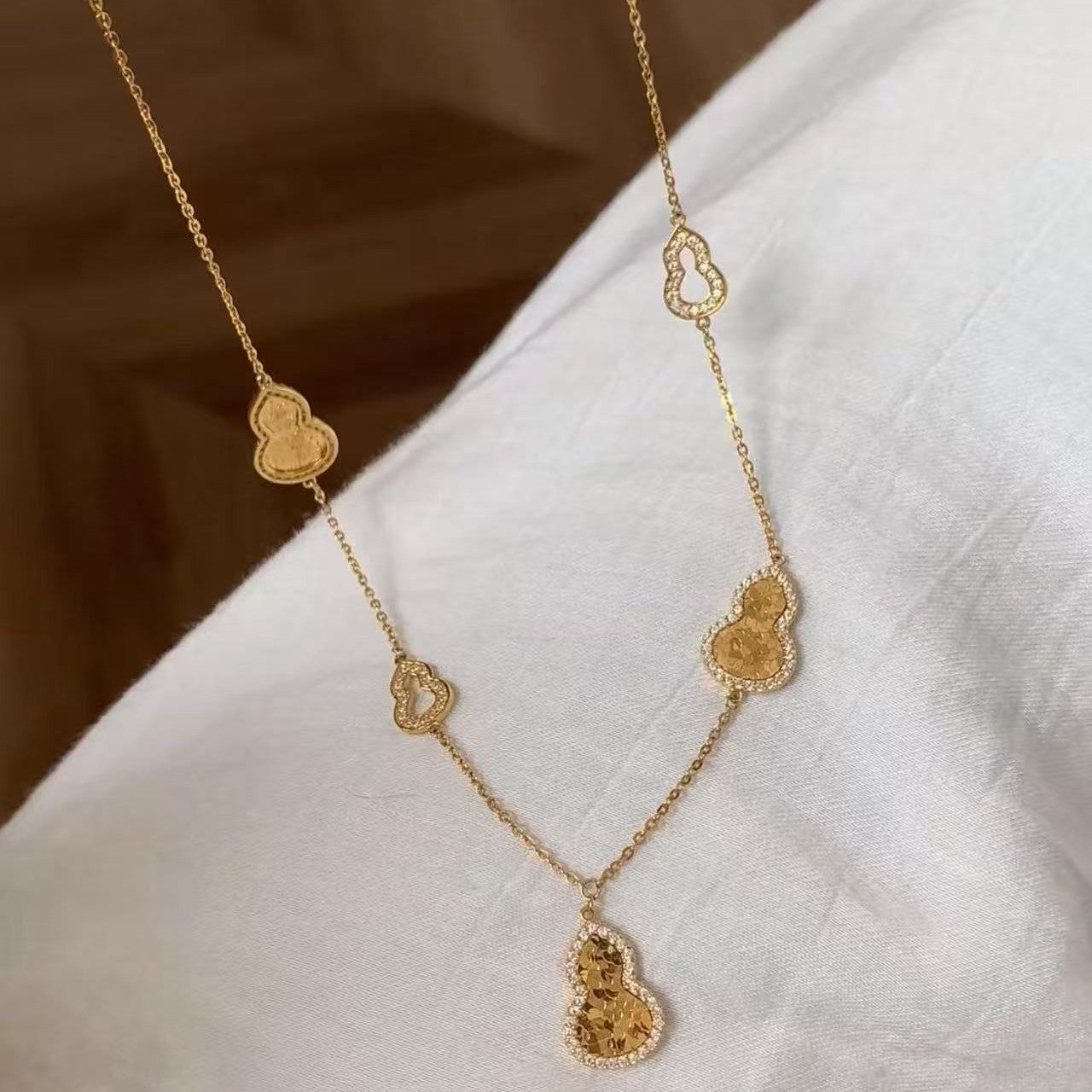 Pure Silver S925 CNC Craft Ice Broken Ice Five-Flower Gourd Necklace Light Luxury High-End Versatile Niche Collarbone Chain