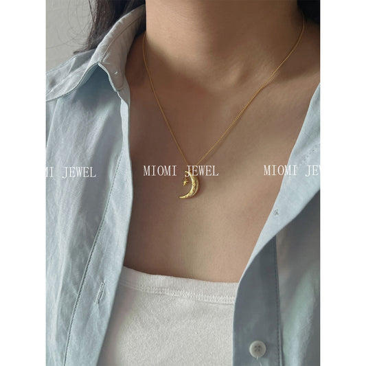 925 Sterling Silver Moon Necklace Collarbone Chain for Women with Unique Design and High-end Feel