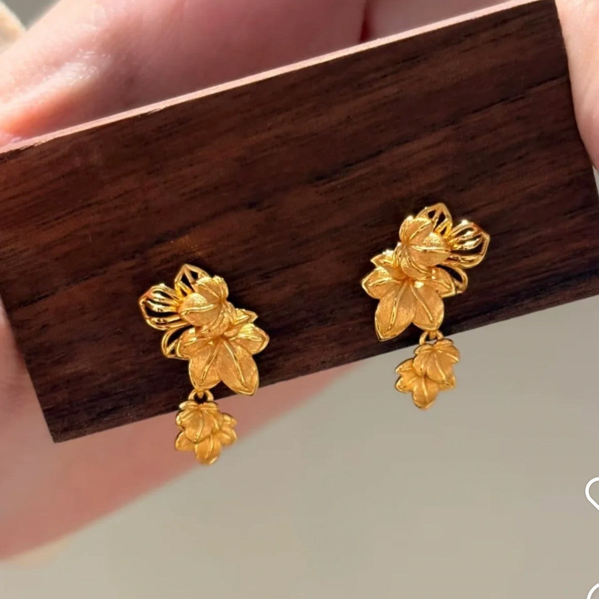 Pure Silver S925 Italian Brushed Craft Sycamore Leaf Earrings Palace Style Light Luxury High-end Exquisite Niche Earrings