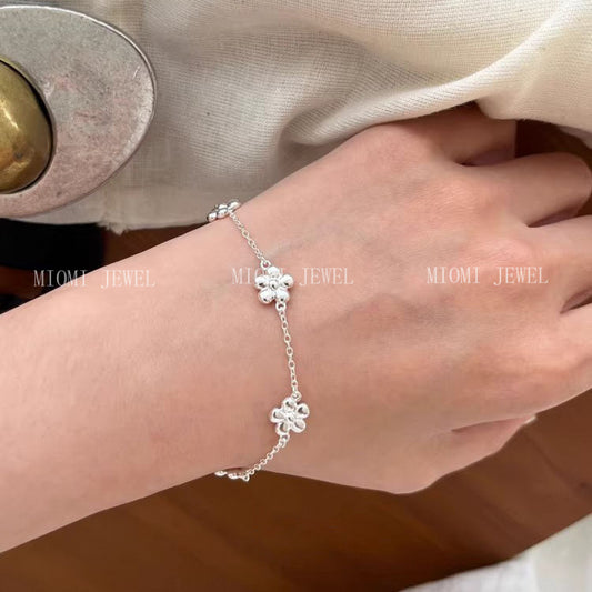 S925 Sterling Silver Small Flower Bracelet for Women, Mori Style, Fresh and Sweet, Simple and Elegant, Smooth Surface Flower Best Friend Jewelry