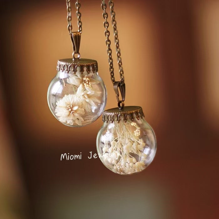Forest-Style Handmade Vintage Creative Fresh Minimalist Necklace for Women - with Baby's Breath Dried Flowers, Preserved Plants & Glass Cover, Versatile