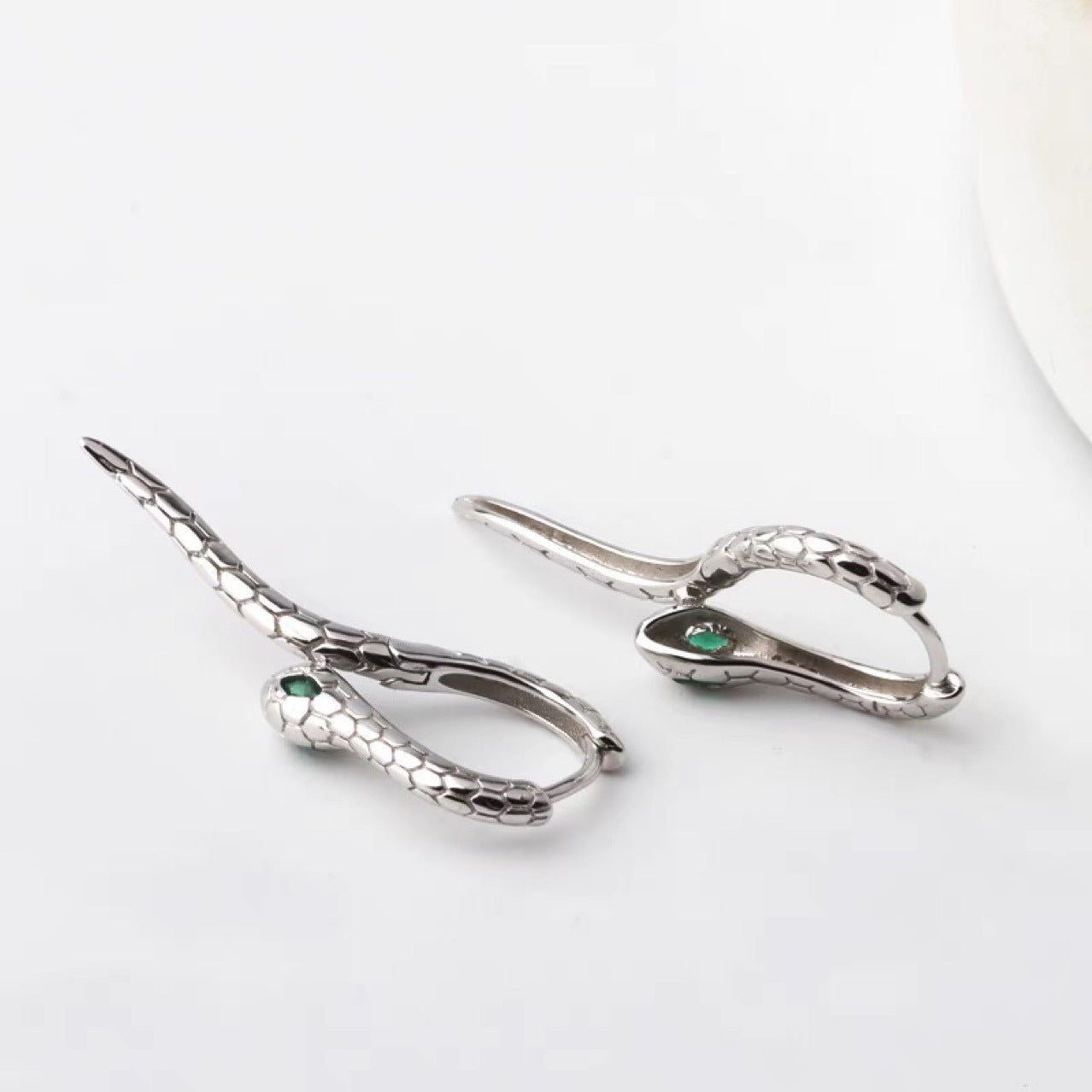 Sterling Silver Snake-Shaped Long Earrings Studs for Women, Light Luxury, High-End Feel, Niche Ear Clips, Design Sense, Wrapped Personality, European and American Style Earrings