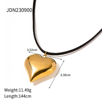 Stainless Steel Heart Pendant Necklace High-End Collarbone Chain Titanium Steel Jewelry Necklace