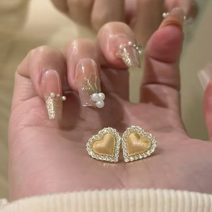 Vintage Style Brushed Craft Heart Earrings Light Luxury High-end Fashion Heart-shaped Simple Petite Commuting Versatile Earrings