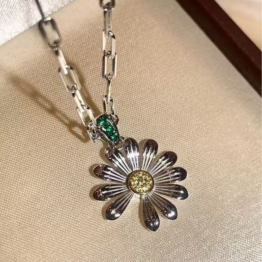 Pure Silver S925 G-Dragon Same Style No Diamond Small Daisy Necklace Light Luxury Unique High-end Elegant Forest Style Collarbone Chain