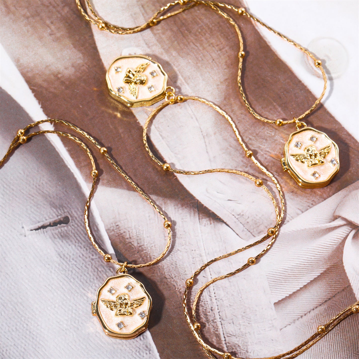 Angel Open and Close Photo Album Box Necklace Pet Photo Frame Necklace for Women Artistic Retro Collarbone Chain