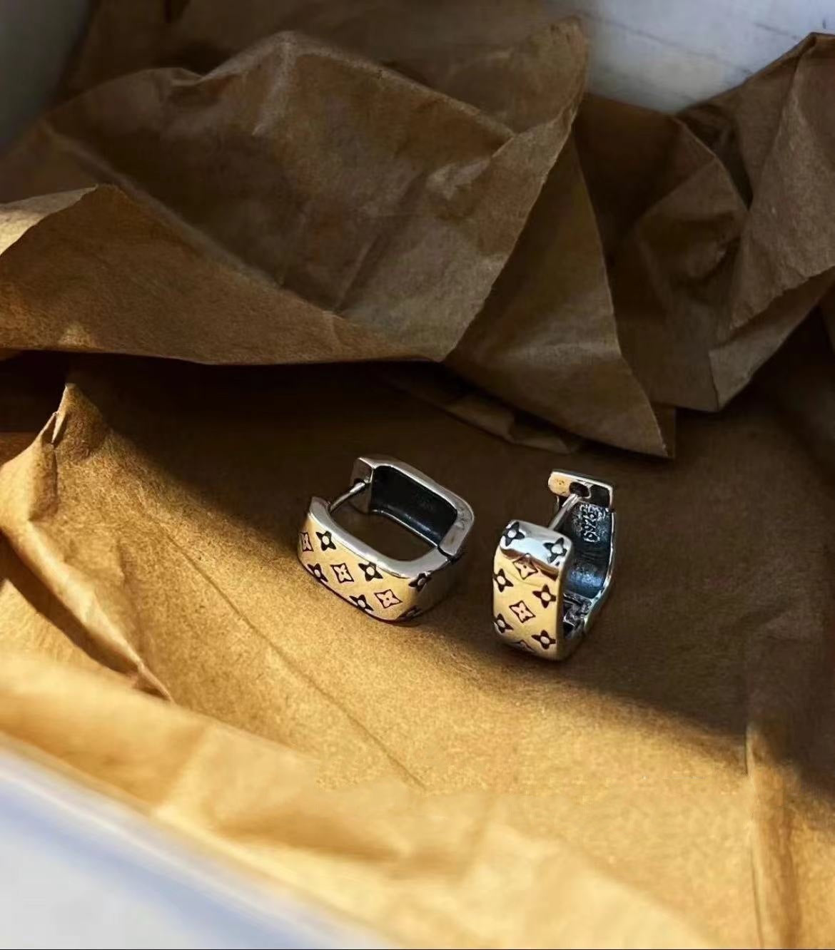 Sterling Silver S925Black and White Four-Leaf Clover Vintage Pattern Wide Earrings High-End Retro Style Earrings