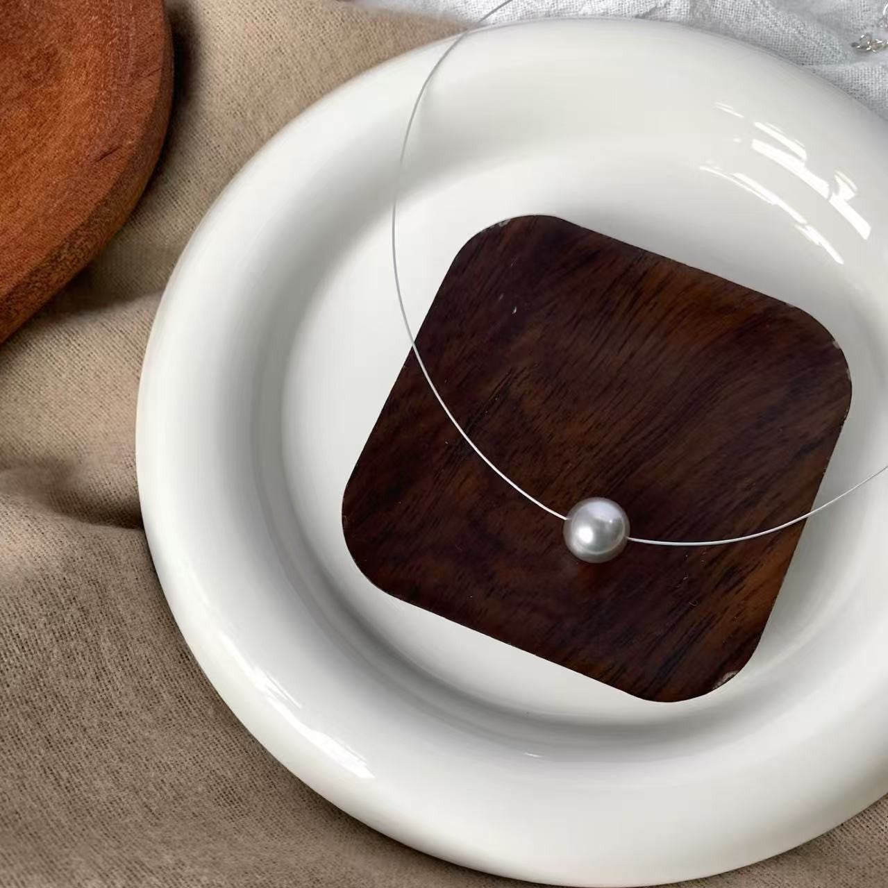 Light Luxury Niche French Retro Classic Versatile High-End Elegant Fish Line Shijia Pearl Necklace Collarbone Chain