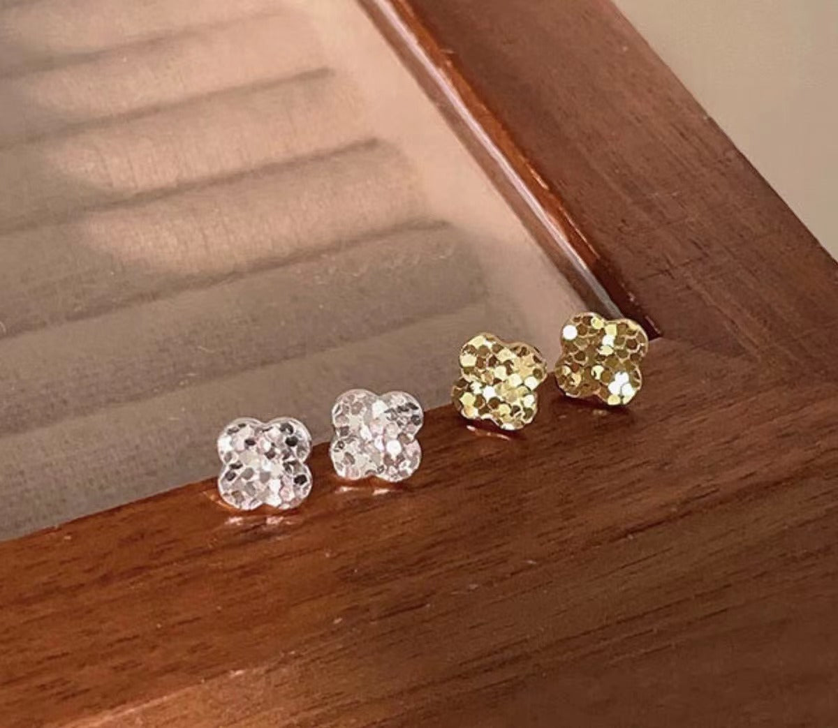 Sterling Silver s925Shining Dragon Scale Crushed Ice CNC Craft Lucky Four-Leaf Clover Earrings for Women New Hot-Selling High-End Earrings