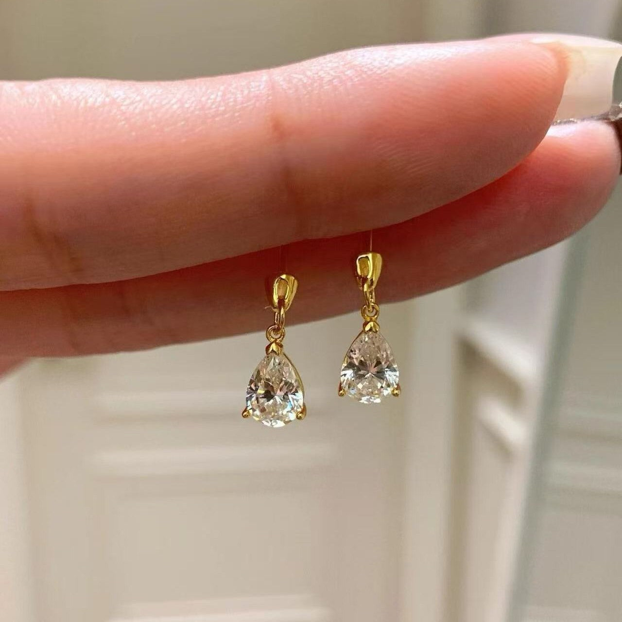 S925 Sterling Silver Light Luxury High-End Water Drop Diamond Ear Piercing Studs Elegant Earrings Helix Studs for Women