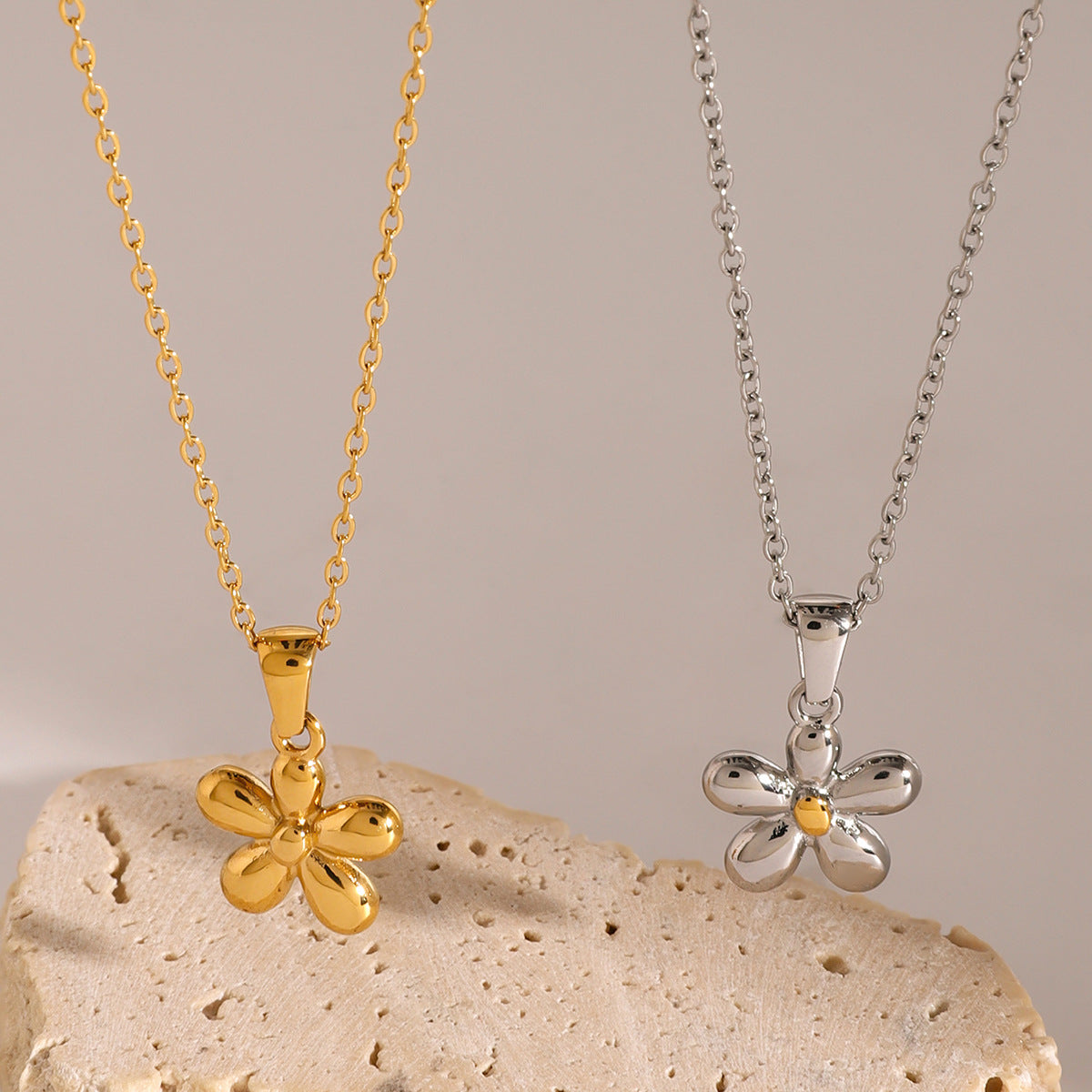 Stainless Steel Flower Pendant Necklace High-End Ins Collarbone Chain Titanium Steel Choker Jewelry