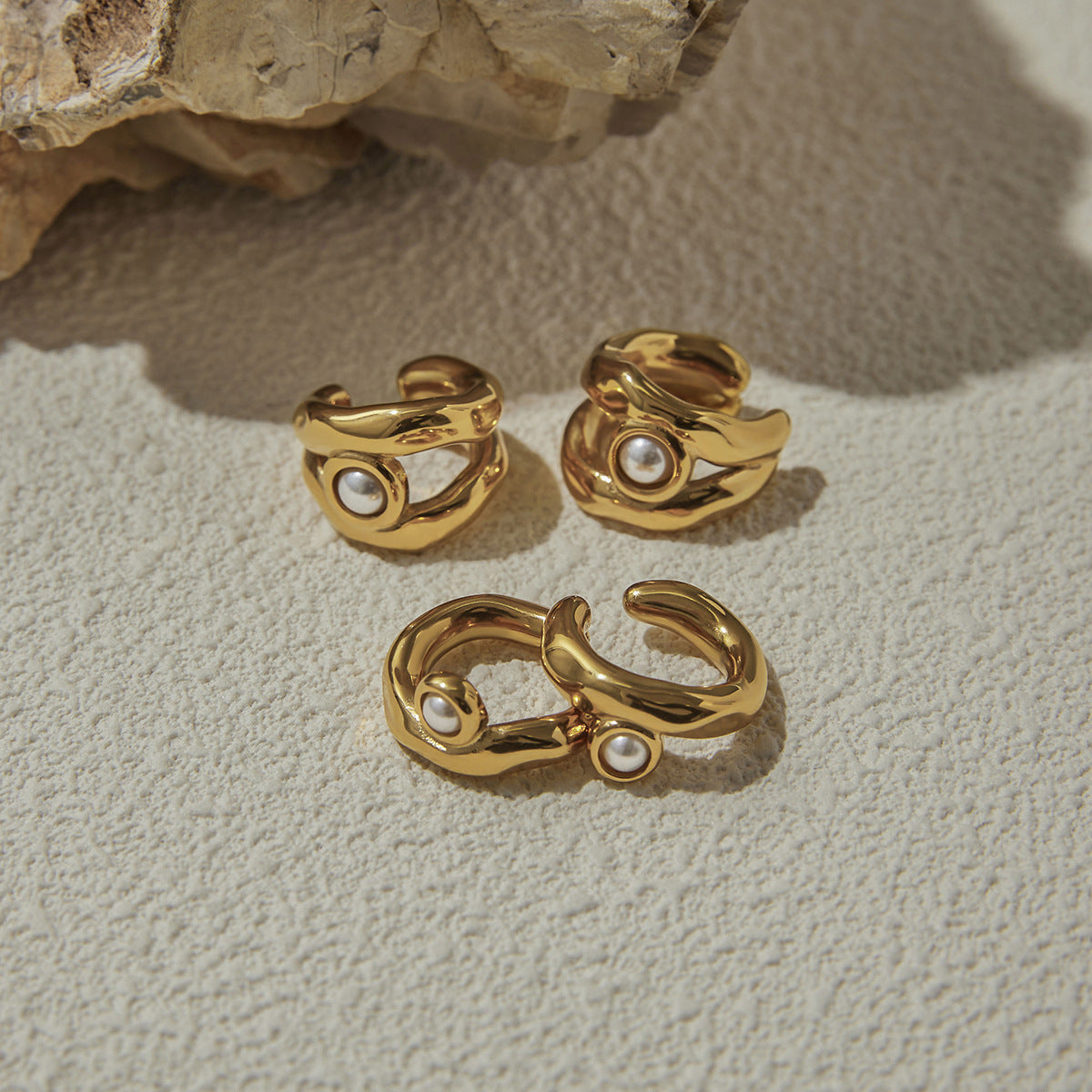 Pearl Ear Clip Stainless Steel Earrings Light Luxury High-end Earrings Niche Design Titanium Steel Jewelry