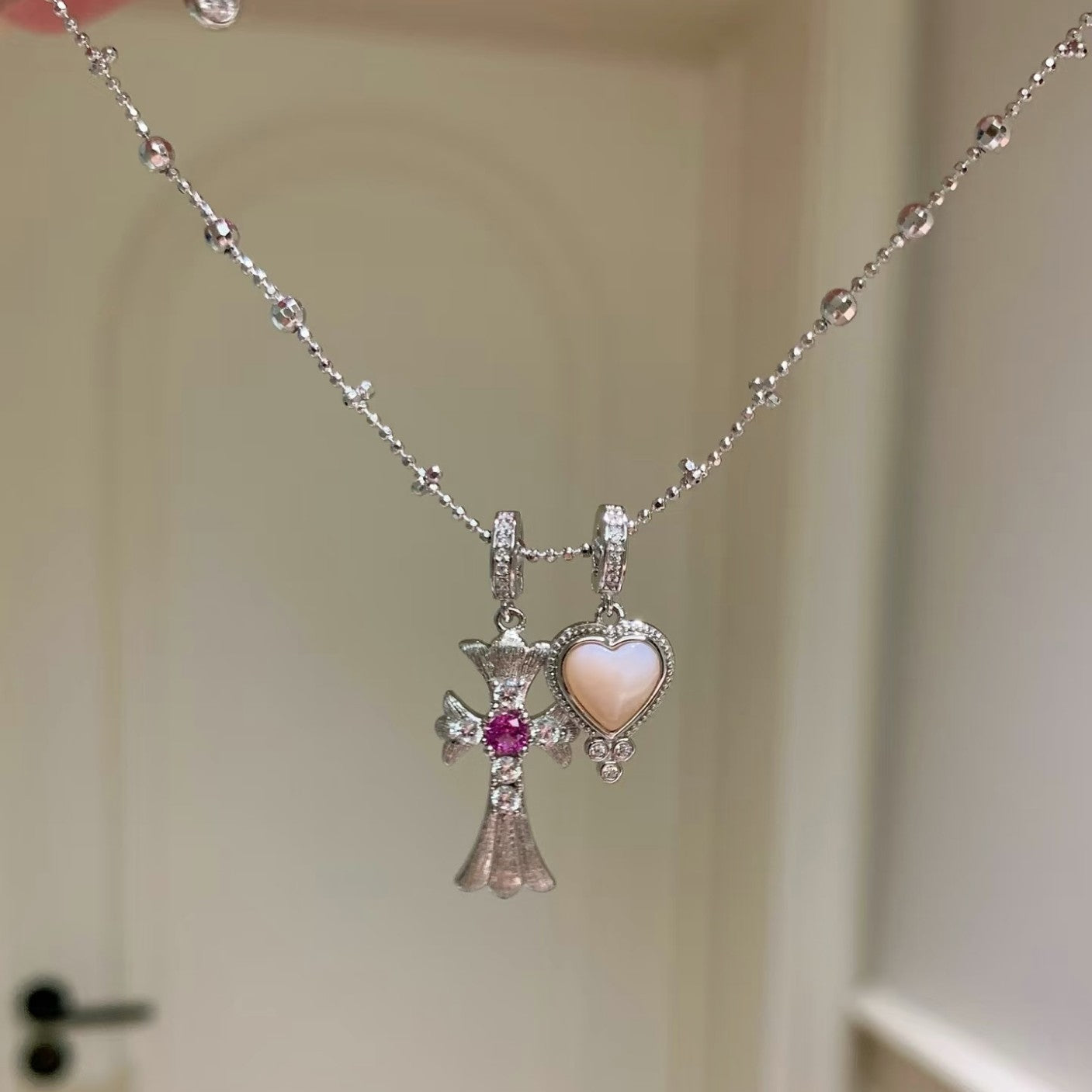 Brushed Craft American Retro Cross Heart White Shell Fairy Chain Necklace Niche Design Light Luxury High-end Feel