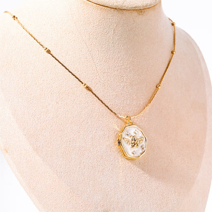 Angel Open and Close Photo Album Box Necklace Pet Photo Frame Necklace for Women Artistic Retro Collarbone Chain