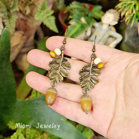 Forest-Style Handmade Vintage Creative Fresh Minimalist Necklace for Women - with Baby's Breath Dried Flowers, Preserved Plants & Glass Cover, Versatile