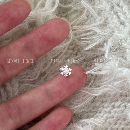 S925 Sterling Silver Snowflake Stud Earrings for Women, Niche Design, Simple and Versatile, Korean Christmas Ear Piercing Jewelry