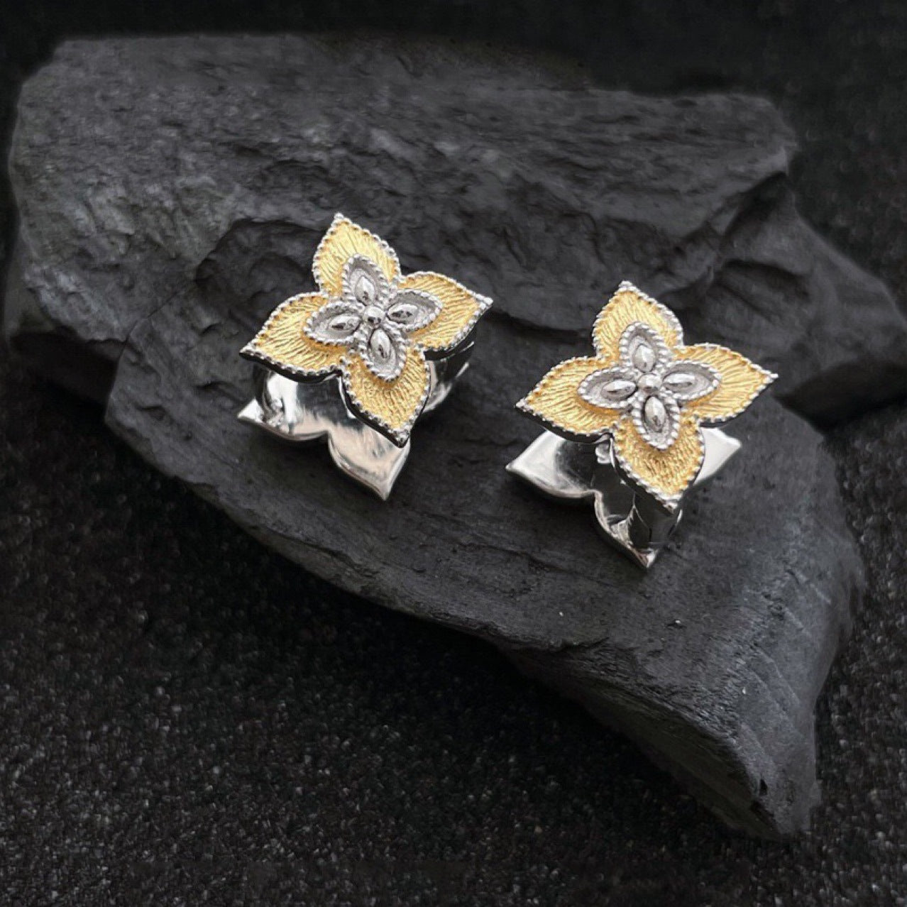 Korean Version Gold and Silver Color Matching 925 Silver Tang Grass Pattern Four-leaf Clover Ear Buckle Earrings for Women casual fashion Trend Personality