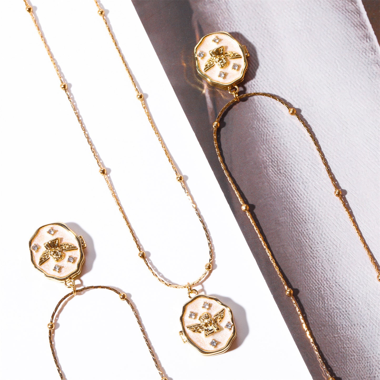 Angel Open and Close Photo Album Box Necklace Pet Photo Frame Necklace for Women Artistic Retro Collarbone Chain