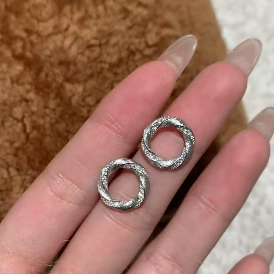 S925 Sterling Silver Brushed Craft Earrings Maltose Spiral Mobius Earrings Light Luxury Versatile Niche Earrings