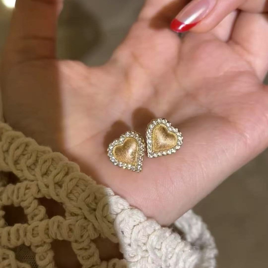 Vintage Style Brushed Craft Heart Earrings Light Luxury High-end Fashion Heart-shaped Simple Petite Commuting Versatile Earrings