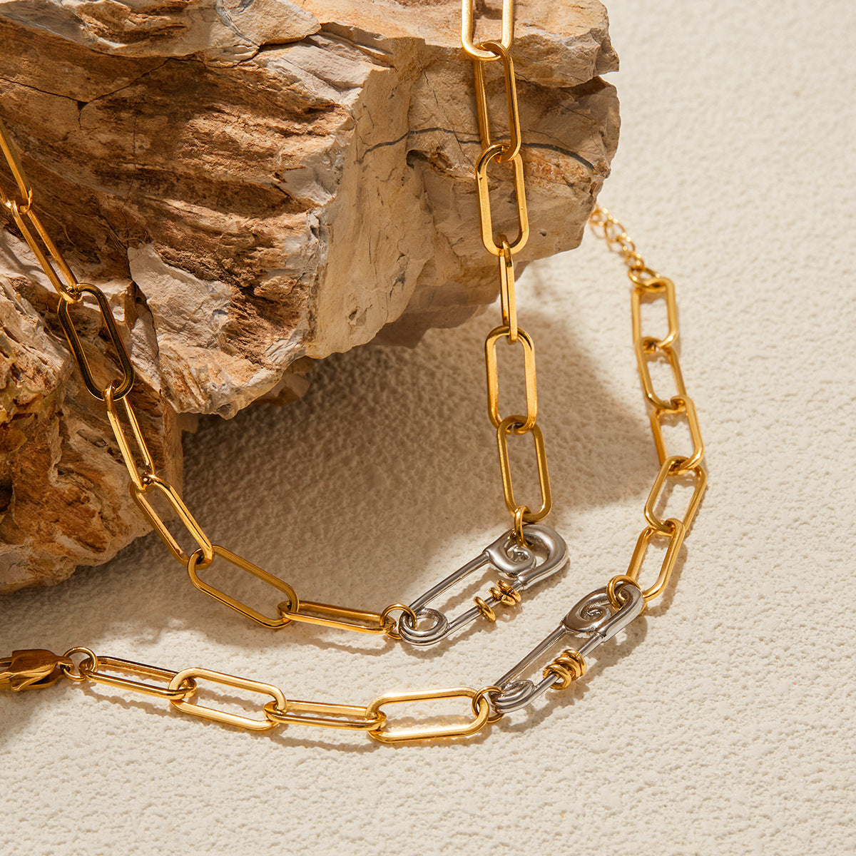 Original Design Paperclip 18K Stainless Steel Pin Necklace Light Luxury High-end Clavicle Chain Titanium Steel Jewelry