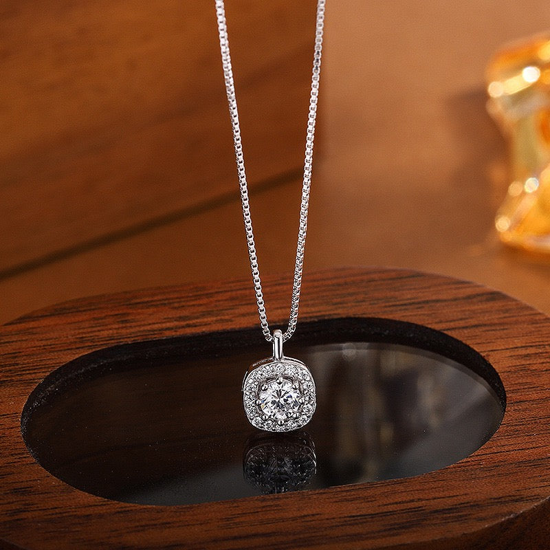 S925 pure silver zircon small sugar necklace female original design 2025 new light luxury senior sense cladbone chain