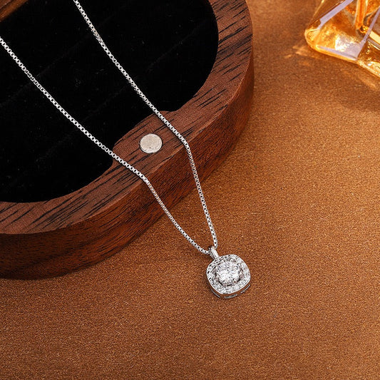 S925 pure silver zircon small sugar necklace female original design new light luxury senior sense cladbone chain