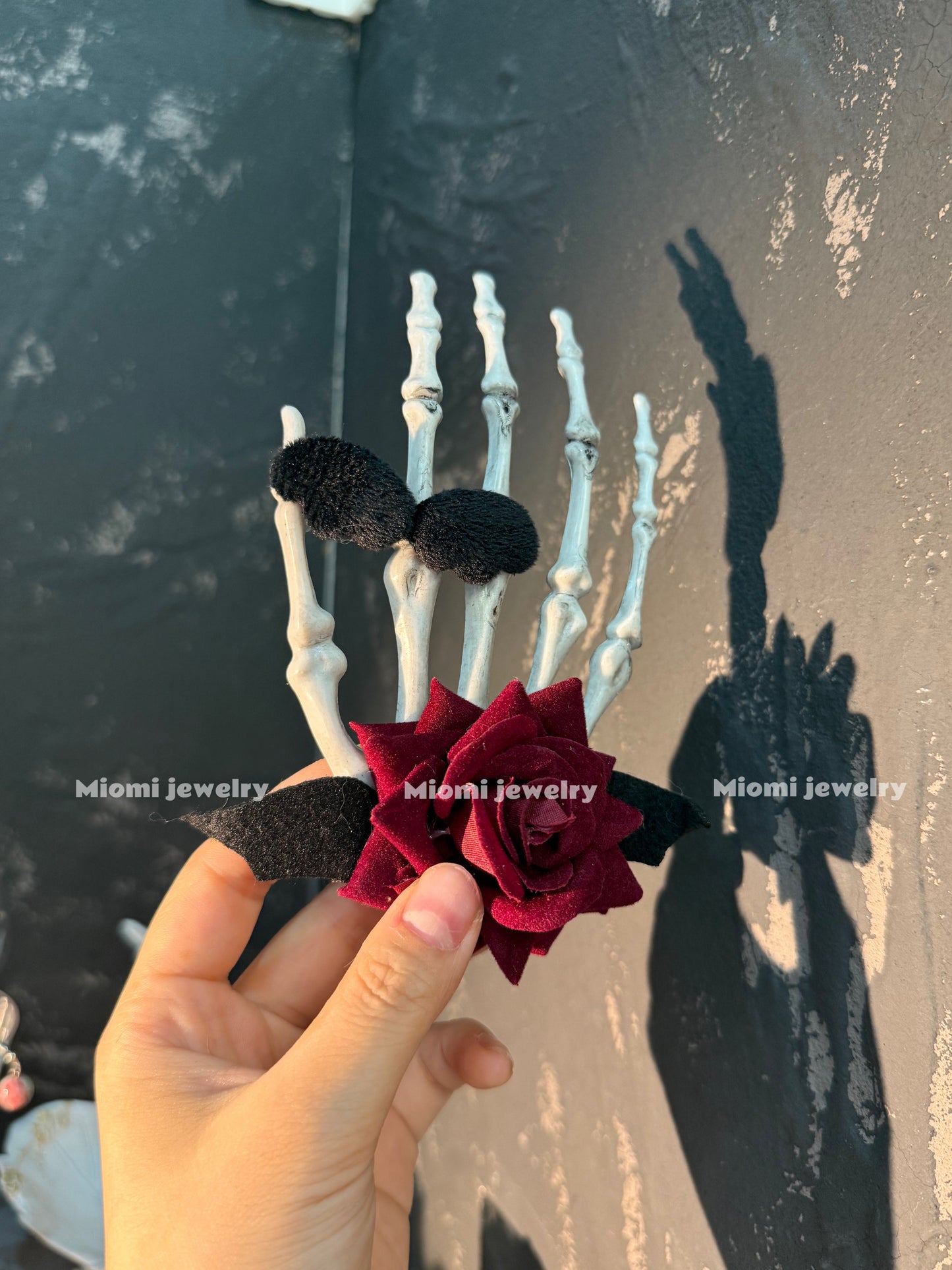 Witch skull hair clip
