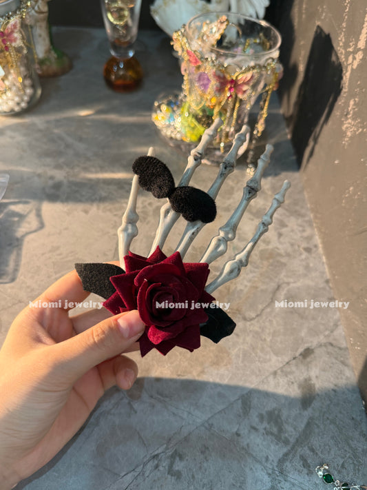 Witch skull hair clip