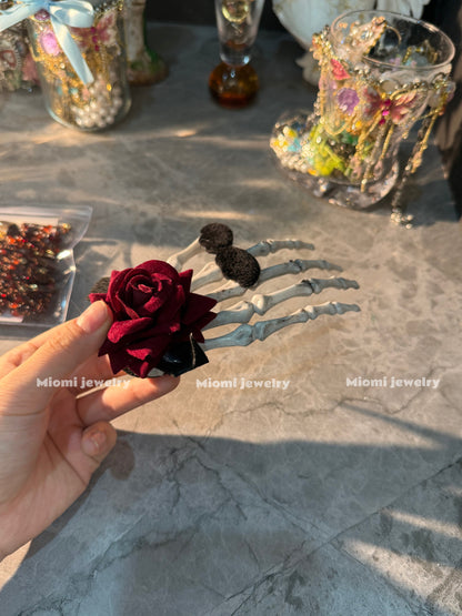Witch skull hair clip